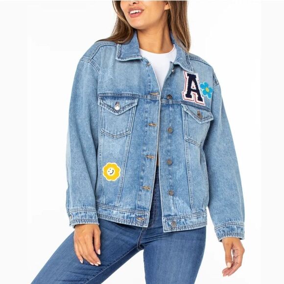Celebrity Pink Jean Jacket Size Large NWT - Picture 1 of 3